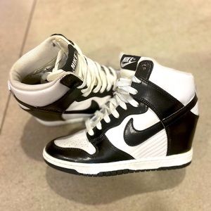 WMNS NIKE DUNK SKY HI